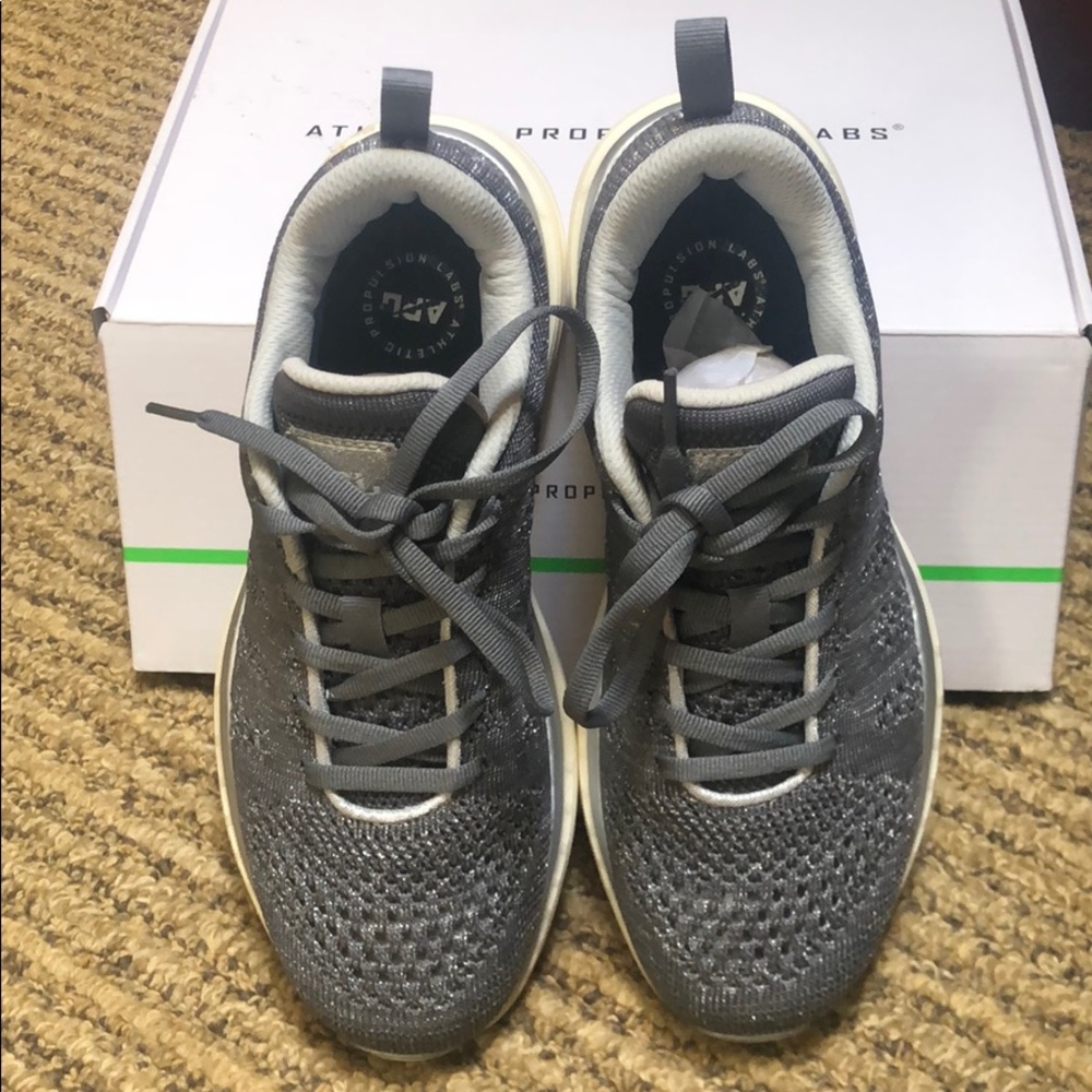 Metallic Silver/Off white APL